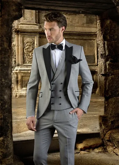 Moda Light Grey Groom Tuxedos Black Peak Lapel Mężczyźni Ślub Tuxedos Men Kurtka Blazer Doskonały 3-częściowy garnitur (kurtka + spodnie + krawat + kamizelka) 825