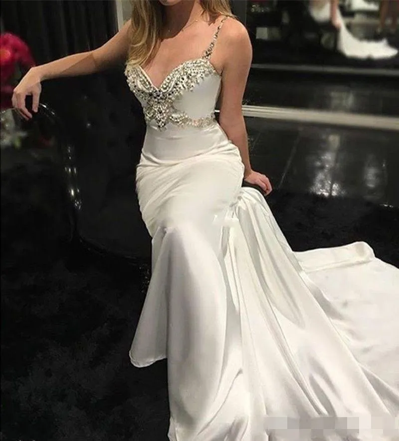 2020 Sexy Marfim Sereia Vestidos de Noiva de Luxo Cristal De Cristal Backless Spaghetti Correias Cetim Ruched Beach Casamento Noiva Vestido De Festa