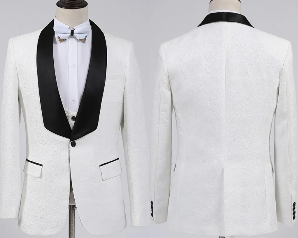 Smoking da sposo bianco di nuova moda Groomsmen Collo a scialle con un bottone Abito da uomo migliore Abiti da uomo Blazer da uomo (giacca + pantaloni + gilet + papillon)