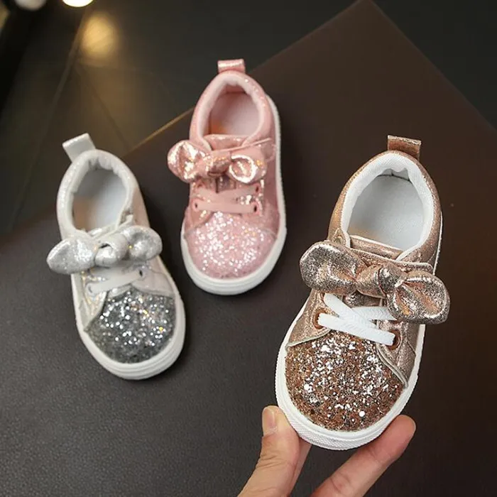 2022 Bahar Yeni Bebek İlk Walkers Moda Yay Sequins Kız Ayakkabı Avrupa ve Amerikan Windtoddler Antislip Yumuşak Sole Bebekler Ayakkabı Flats 3 Renkler