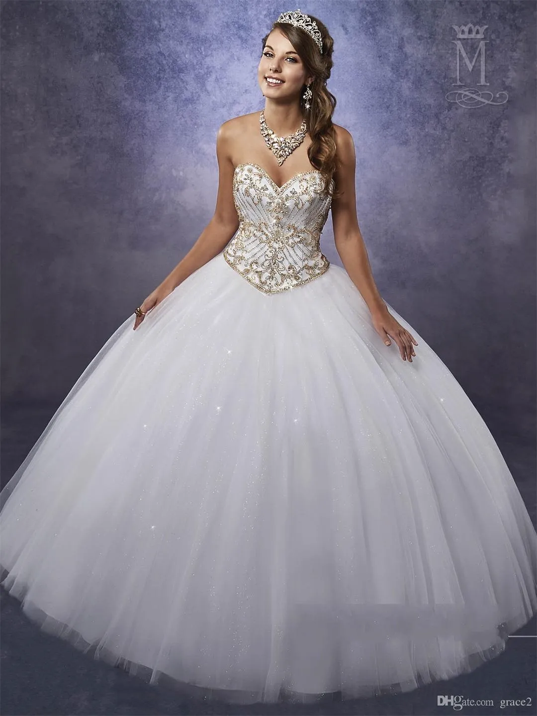 Weiße Ballkleid-Quinceanera-Kleider mit goldenen Perlenverzierungen, gratis Bolero-Perlen-Tüll, wunderschönes Sweet 15 16-Kleid