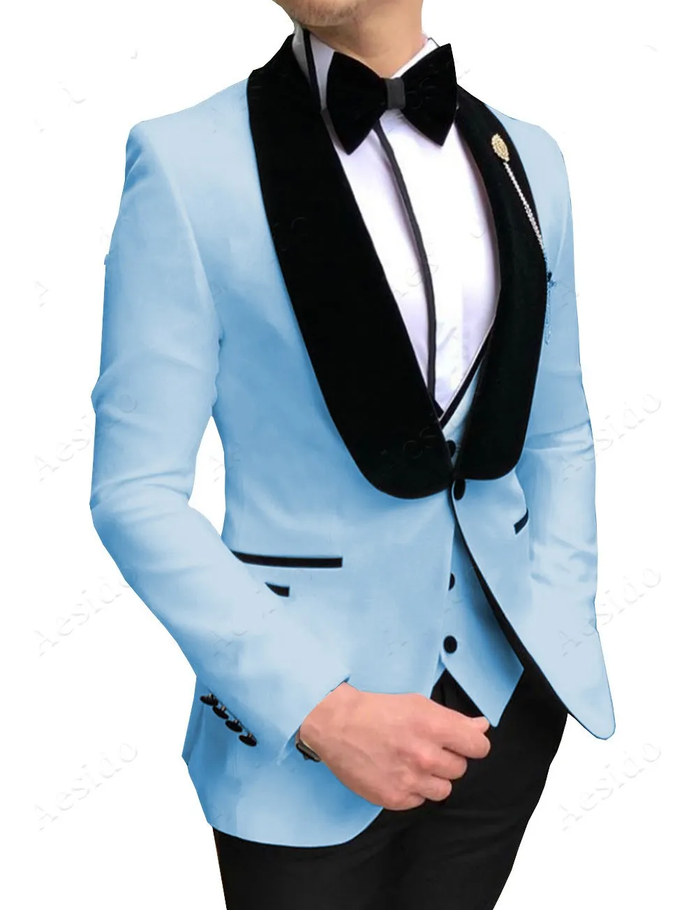 Fashion Light Blue Groom Tuxedos Svart Velvet Lapel Män Bröllop Tuxedos Män Jacka Blazer Utmärkt 3 Piece Suit (Jacka + Byxor + Tie + Vest) 829