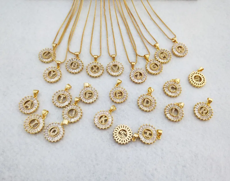 Oro Colore Rotondo Micro Pave Crystal Cubic Zirconia 26 Lettera Pendenti Charms Collana Creazione di gioielli per donna NK348