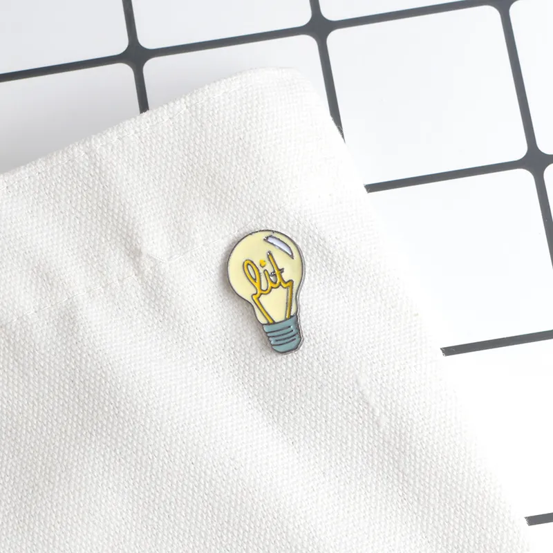 Lovely Yellow Light Bulb Enamel Brooch Pin Badge Lapel Pins Denim Jeans Shirt Bag Brooches Cartoon Fashion Jewelry Kids Gift