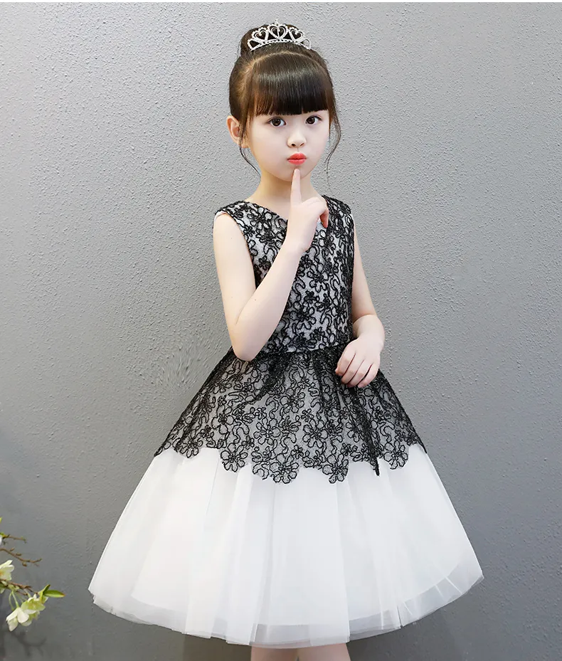 Belles robes de concours de fille de genou en dentelle / tulle noir / blanc robes de fille de fleur robes de soirée princesse jupe enfant sur mesure 2-14 H319521