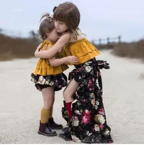 赤ちゃんの服の女の子の花の夏のスーツの子供服セットファッションブティックトップスフリルおむつパンツ花ストラップレススカート衣装CZYQ4904