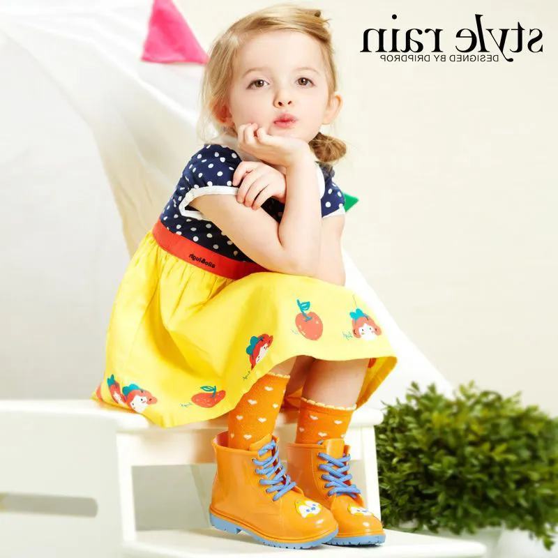 Venta caliente-Caricatura multicolor Rain Martin Boots Kid Boys Girls Bebés Lindos zapatos antideslizantes impermeables 2016 Nuevos kinderen regenlaarzen Animales Color