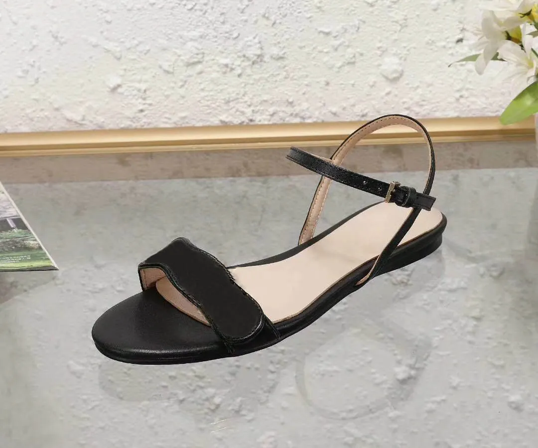 New fashion women`s sandalsFashion Sandals Bohemian Diamond Slippers Woman Flats Flip Flops Shoes Summer Beach Sandals35-42