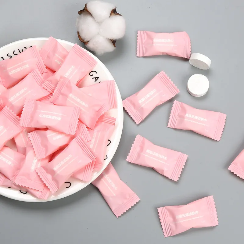 100 st komprimerad handduk engångsgaven Candy Cotton Cleansing Handduk Små fyrkantig bärbar hotellresor Komprimerat ansikte