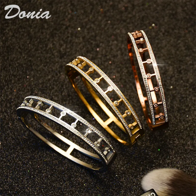 Donia Smycken Lyx Bangle European och American Fashion Tre-Färg Elektroplätering Överdriven Obs! Mikro-Titanium Steel Inlaid Zircon Designer Present