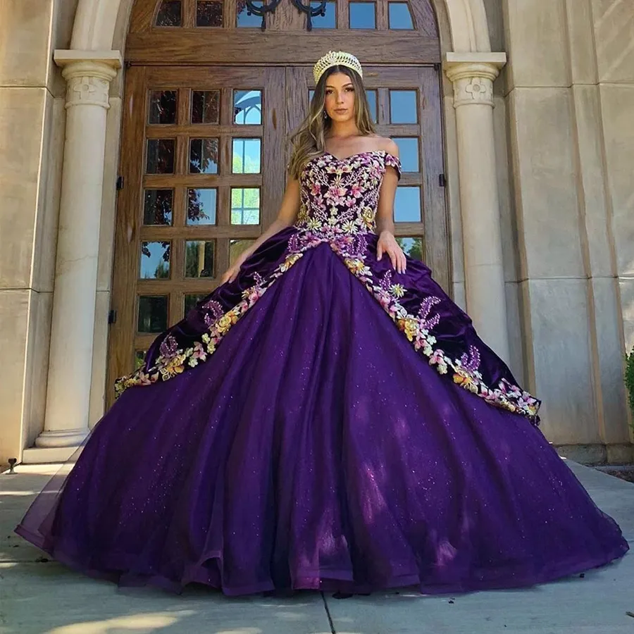 Paarse kralen Appliqued Ball Jurk Quinceanera jurken van de schouderhals gelaagde prom -jurken lovertjes sweep trein tule zoet 15 jurk 407