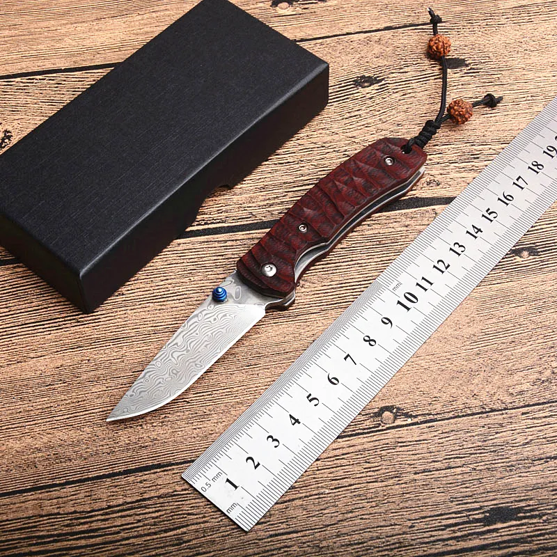 Новое поступление Дамаск маленький складной нож Damascussteel Drop Point Blade Blade Rasewood + листовая ручка из нержавеющей стали EDC карманные ножи