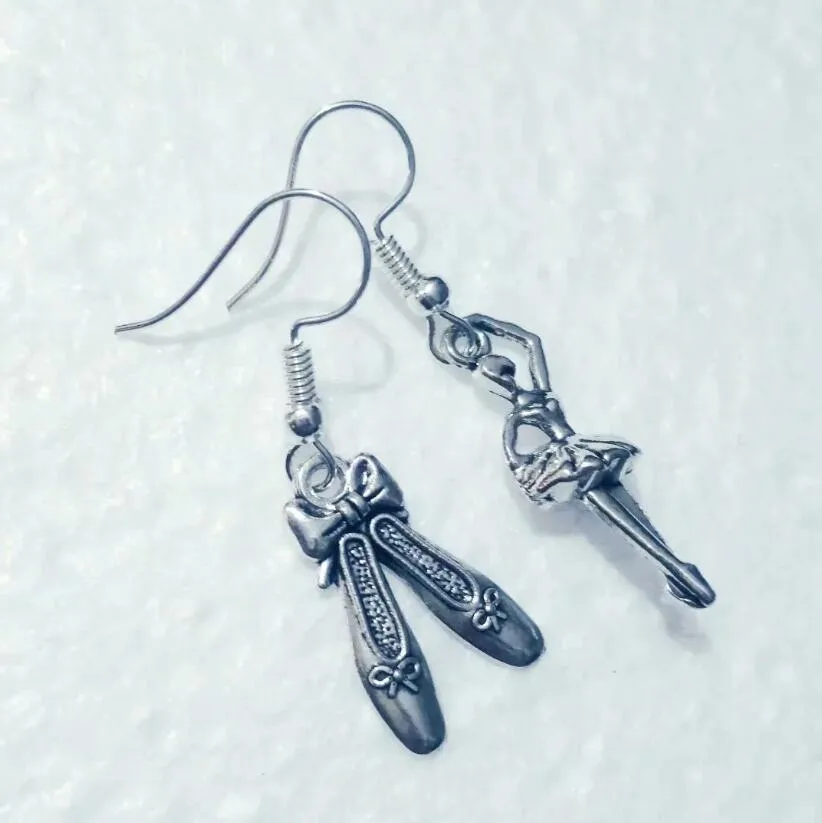 Hot Antique Silver Alloy Ballet shoes / ballet girls Charms Colgantes Hip Hop Bohemia Pendiente Joyería Para Mujeres Regalo A264