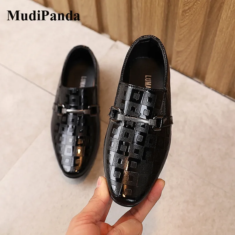 MudiPanda 소년 소녀들을위한 정장 정장 구두는 영국 스타일의 패션 쇼 블랙 2020 가을 어린이 학생 단일 신발을 지적