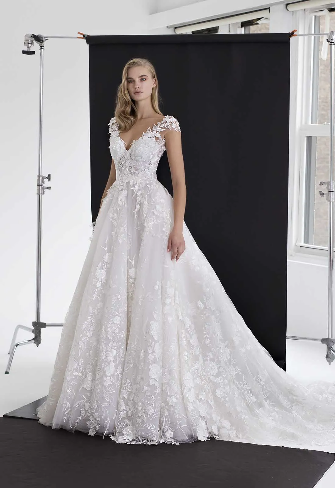 2019 Pnina Tornai Wedding Dresses Vintage V Neck Cap Sleeve