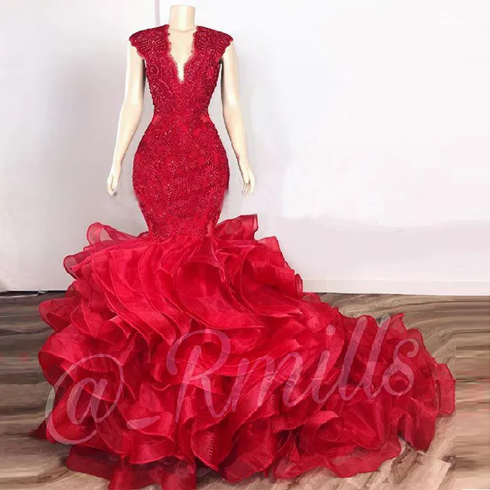 Vestidos De Fiesta Con Volantes En Cascada De Color Rojo Oscuro