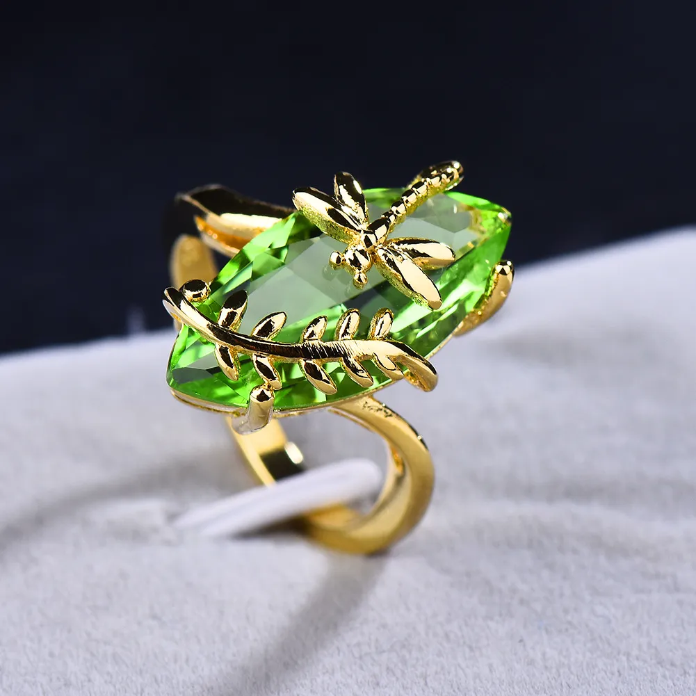 10 pçs / lote atacado presente de feriado jóias olho de cavalo grama verde topázio gemas banhado a ouro criativo libélula anel eua tamanho 7 8