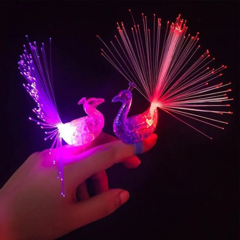 Offre spéciale jouets émettant de la lumière pour enfants coloré enfants anneau lumineux doigt lumière couleur lumineuse forme de paon doigt lampe fête déco cadeau