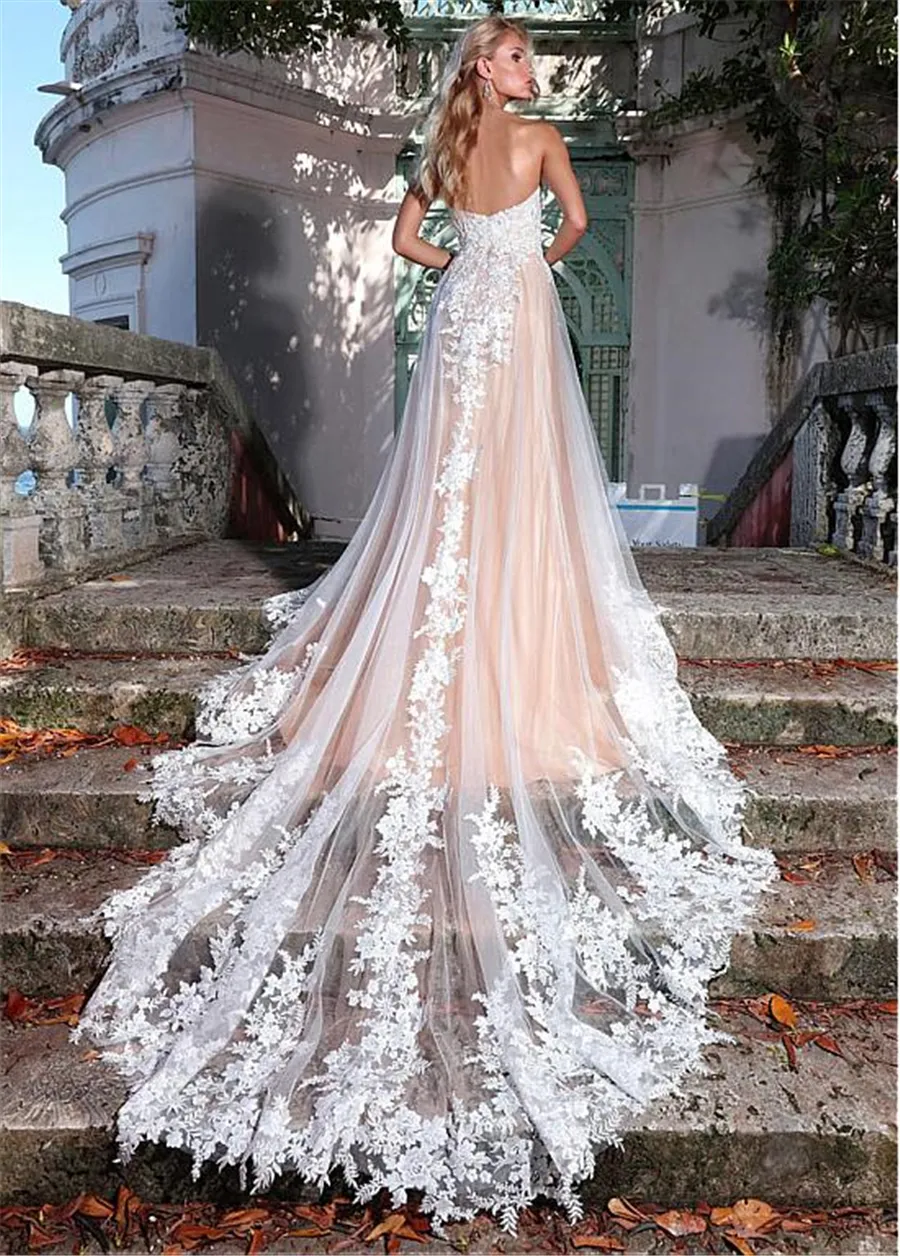 2019 Fantastiska Elfenben Naken Berta Bröllopsklänningar Strand Strapless Backless Applique Beaded Chapel Train Bohemian Wedding Dress Vestidos de Novia