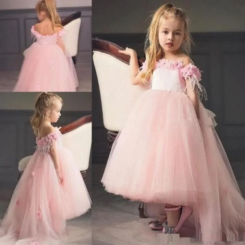 Princess High Low Straps Flower Girls 'Dresses Bow Girls Födelsedag Formell Kappor First Communion Dresses Kids Tutu Pageant för bröllop