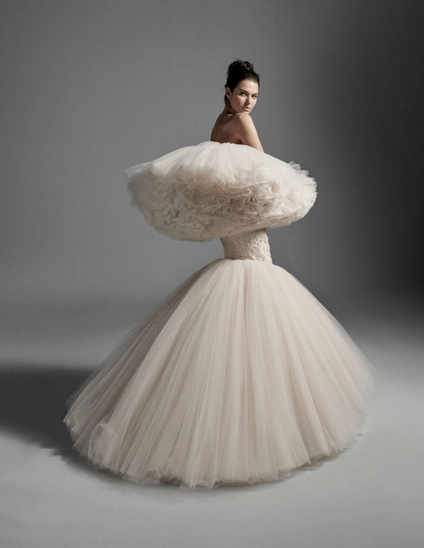 Krikor Jabotian robes de mariée sirène conception unique sans bretelles volants à plusieurs niveaux appliques robes de mariée robe de mariée personnalisée Weddin1954