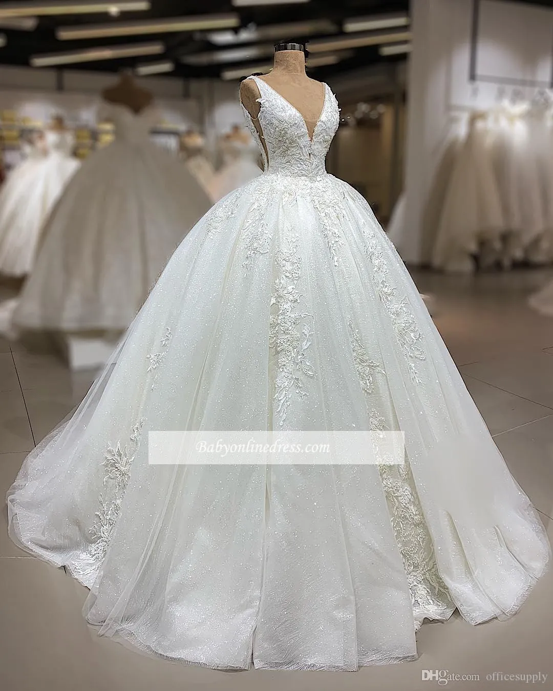 Ball Lace V-neck jurk jurken sexy backless mouwloze bruidskristallen kathedraal trein trouwjurken vestidos s