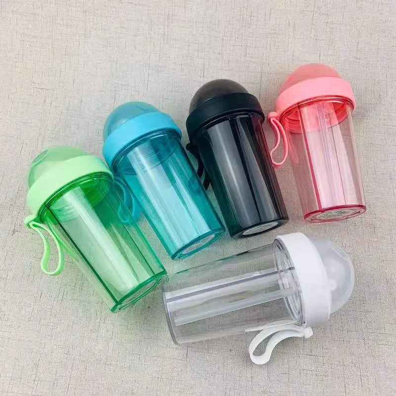 Double gobelets en plastique maigres de tasses avec le biberon de cadeau d'amant de sports en plein air de paille de couvercle tasses d'enfants tasse GGA2474