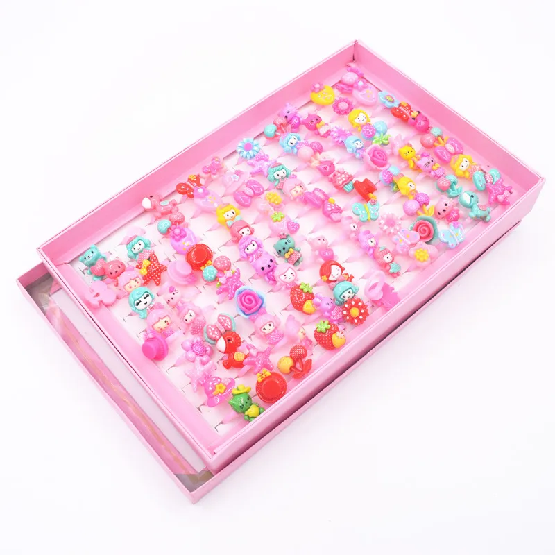 Livraison gratuite 100 jouets pour enfants Bague bebe fille princesse Bijoux jouet Cartoon Bague en plastique petit anneau cadeau de maternelle