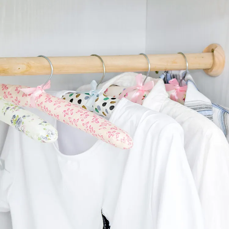 Mini cintre satin rembourrée pour les enfants Vêtements d'enfants Hanger -  Chine Mini-Racks Hanger et vêtements prix