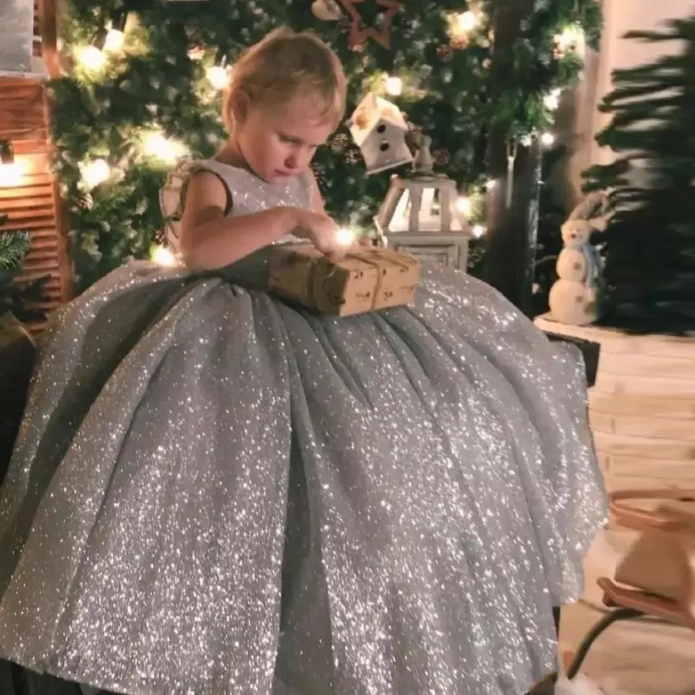 2019 Recién llegado Vestidos de desfile para niñas con lentejuelas plateadas Vestido de fiesta Cuello joya Sin respaldo Arco grande Vestido barato para niñas de flores para niños Vestidos de cumpleaños