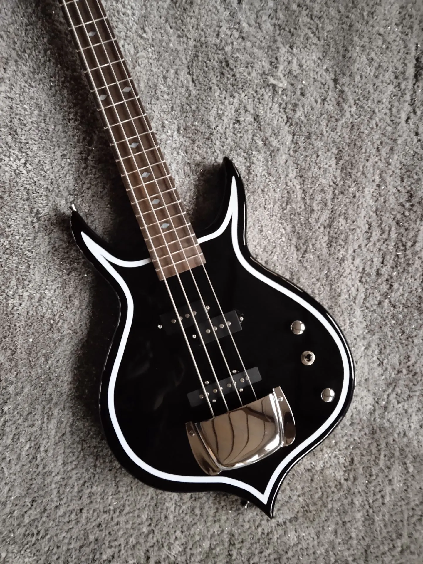 4 strings Gene Simmons bass black electric bass guitar factory outlet