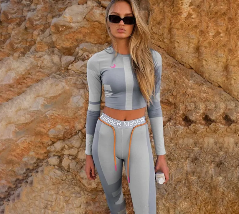 Tvådelade byxor för kvinnor Dam Fitness Pieces Set Långärmad Crop Top Bokstäver Tryck Elastiska Skinny Leggings Sportkläder Träningsoverall Slim outfit