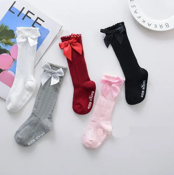 Mehrfarbige Baby-Kindersocken Neuankömmlinge Mädchen 100 % Baumwolle Schleife Mittelstrümpfe Kinder bequem gute Qualität Sommersocken Größe 0-4T