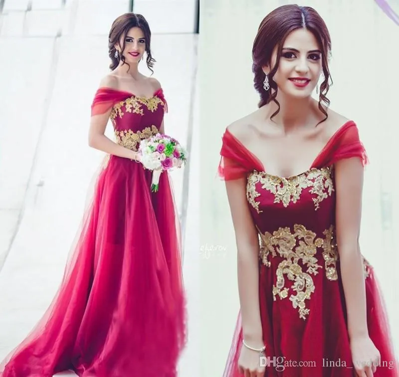 2019 Arabiska Dubai Modest Gold Appliques Red Bridesmaid Dress Off Axes A Line Bröllop Guest Maid of Honor Gown Plus Storlek Anpassad Made