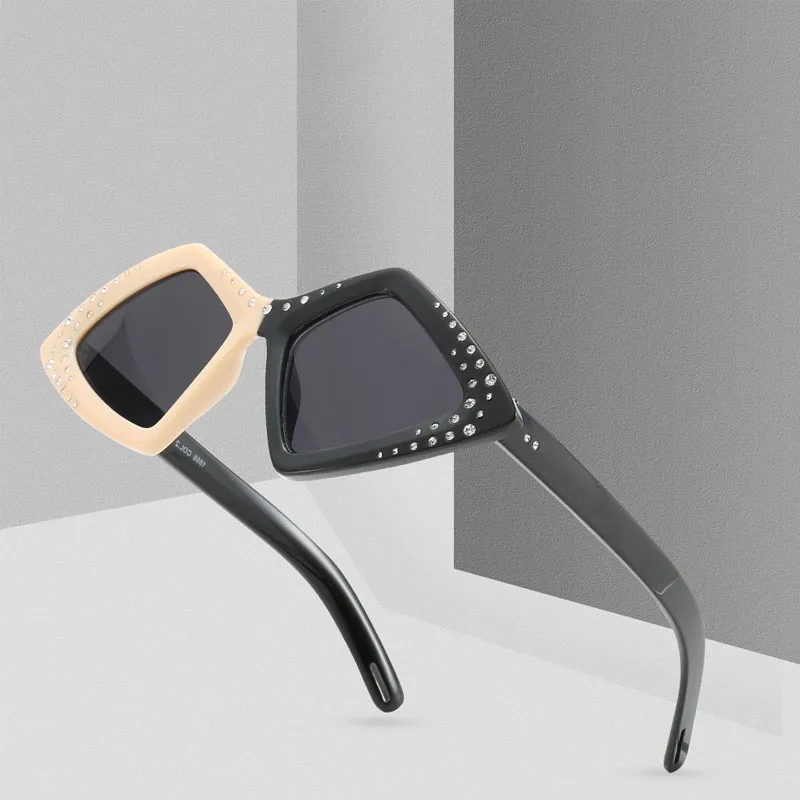 Nuovo arrivo Designer di marca Occhiali da sole con diamanti poligonali Donne HD Fashion Brand Occhiali da sole con montatura a doppio colore Occhiali sfumati UV400