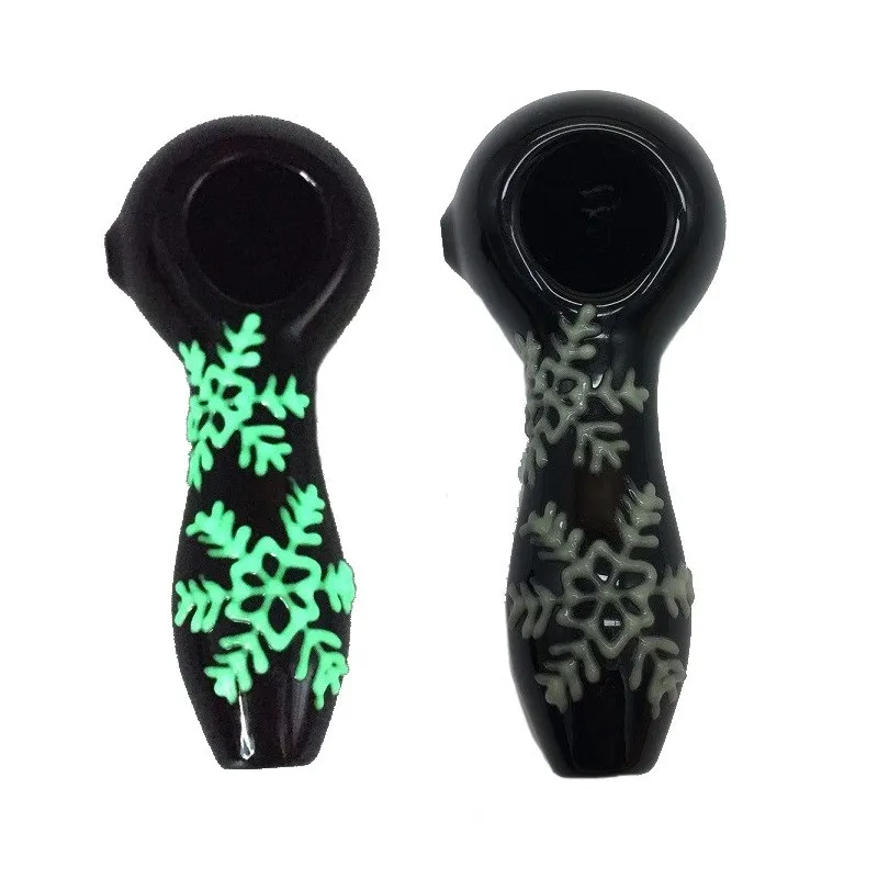 Glow In Dark Pipes en verre de flocon de neige 4,0 pouces Pipes à fumer lumineuses Cuillère Main Brûleur à mazout Pipe à tabac Accessoires pour fumer Poids 60g