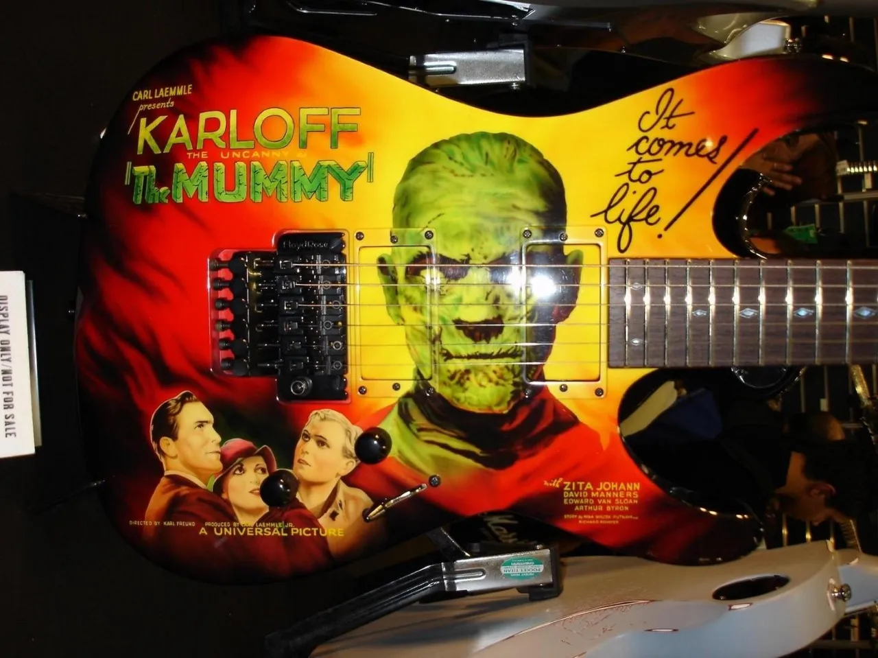 まれKirk Hammett Ltd KH-3 Karloff Mummy Electric GuitarオリジナルEMGピックアップ、本物のフロイドローズトレモロ、アイカンディのエアブラシ