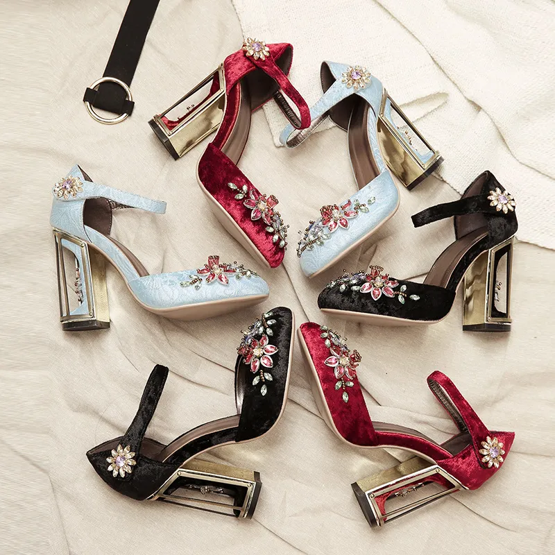 Hot Sale-Spring Summer New High Heeled Bröllop Bröllop Klänning Skor Rhinestone Velvet Kvinnor Pumpar Retro Skor