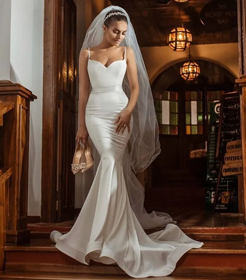 Risparmia alla grande su Abiti Da Sposa Sirena Spaghetti Abiti Da Sposa  Della Sirena 2024: Cinghie Di Spaghetti In Raso Innamorati Eleganti Abiti  Da