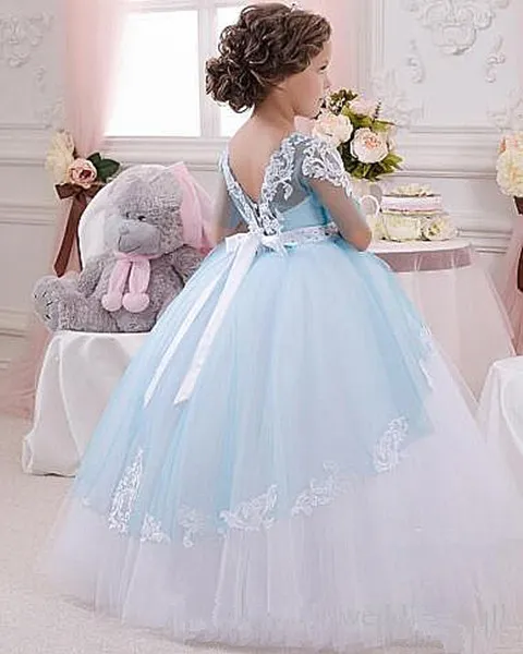 Lace Grey Flower Girls Abiti da sposa a maniche corte di Tulle Piano Lunghezza Jewel Collo indietro piegano ragazze Vestiti da matrimonio di sfera