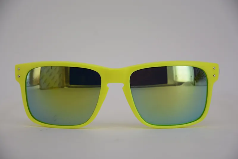 Wholesale-Fashion النظارات الشمسية الرياضية للمرأة والرجل رخيصة البلاستيك الدراجة العلامة التجارية مصمم Sun GlOutdoor دراجات القيادة حار بيع النظارات