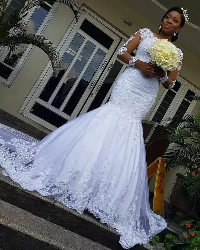 Abiti da sposa a sirena in pizzo vintage Nuovi abiti da sposa africani a maniche lunghe con strascico di corte con applicazioni trasparenti Abiti da sposa formali taglie forti