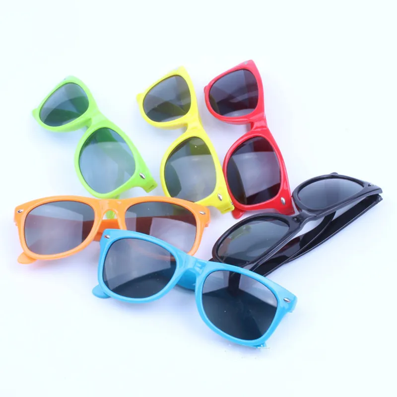Nouveau cadre de mode Rice Nail avec la même couleur lunettes de soleil en plastique pour enfants M054