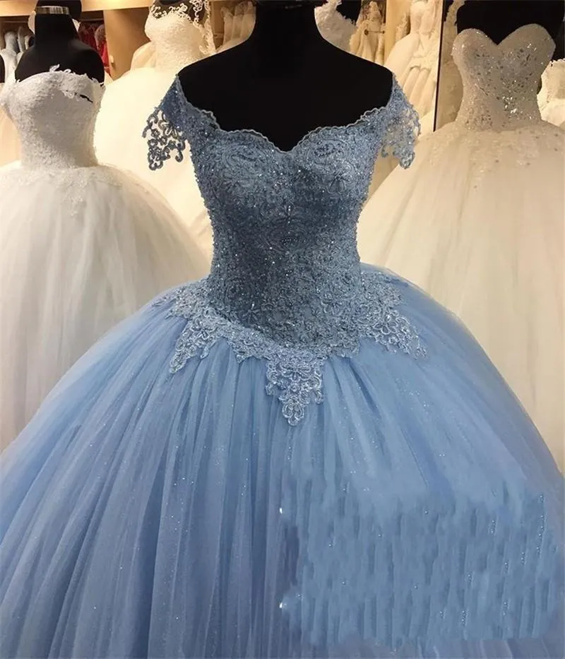 2019 Açık Mavi Dantel Tatlı 16 Quinceanera Elbiseler Balo Kapalı Omuz Boncuklu Örgün Parti Kıyafeti Vestidos De 15 Anos QC1279