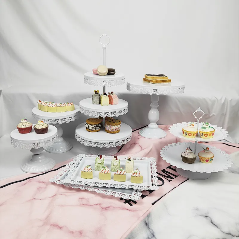 6 moules à cupcakes rose pastel bord doré en carton pour fêtes et  anniversaires