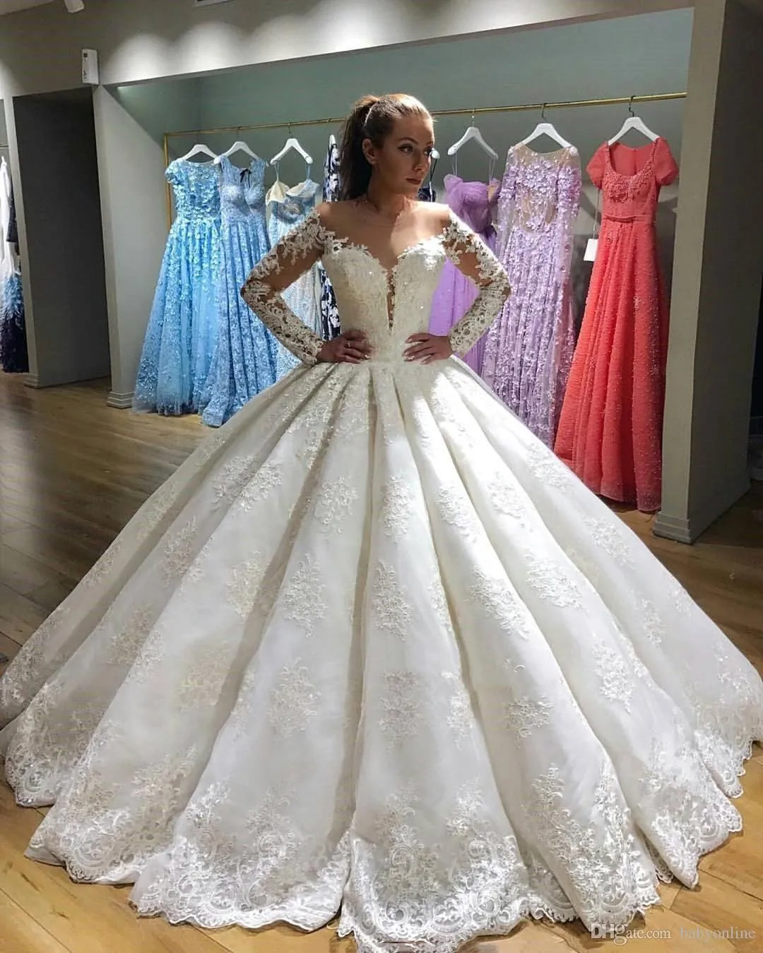 Luxury Arabic Dubai Jewel Neck Ball Gown Wedding Dresses Long Sleeves Lace Applique Ruched Puffy Skirt Wedding Dress Bridal Gowns