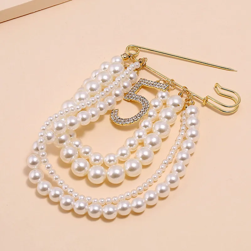 Women Rhinestone Number Brooch Pearl Tassel Chain Brooch Suit Lapel Pin Fashion Jewelry Accessories for Gift Party