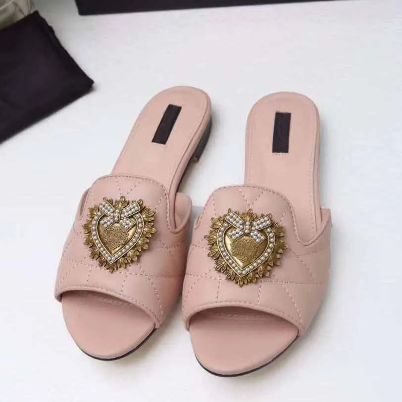 Girls sales slippers flat