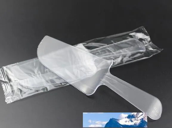 100ピースプラスチックナイフとフォーク使い捨てプラスチックナイフとフォークマット鋸歯状の高級ソリッドケーキT