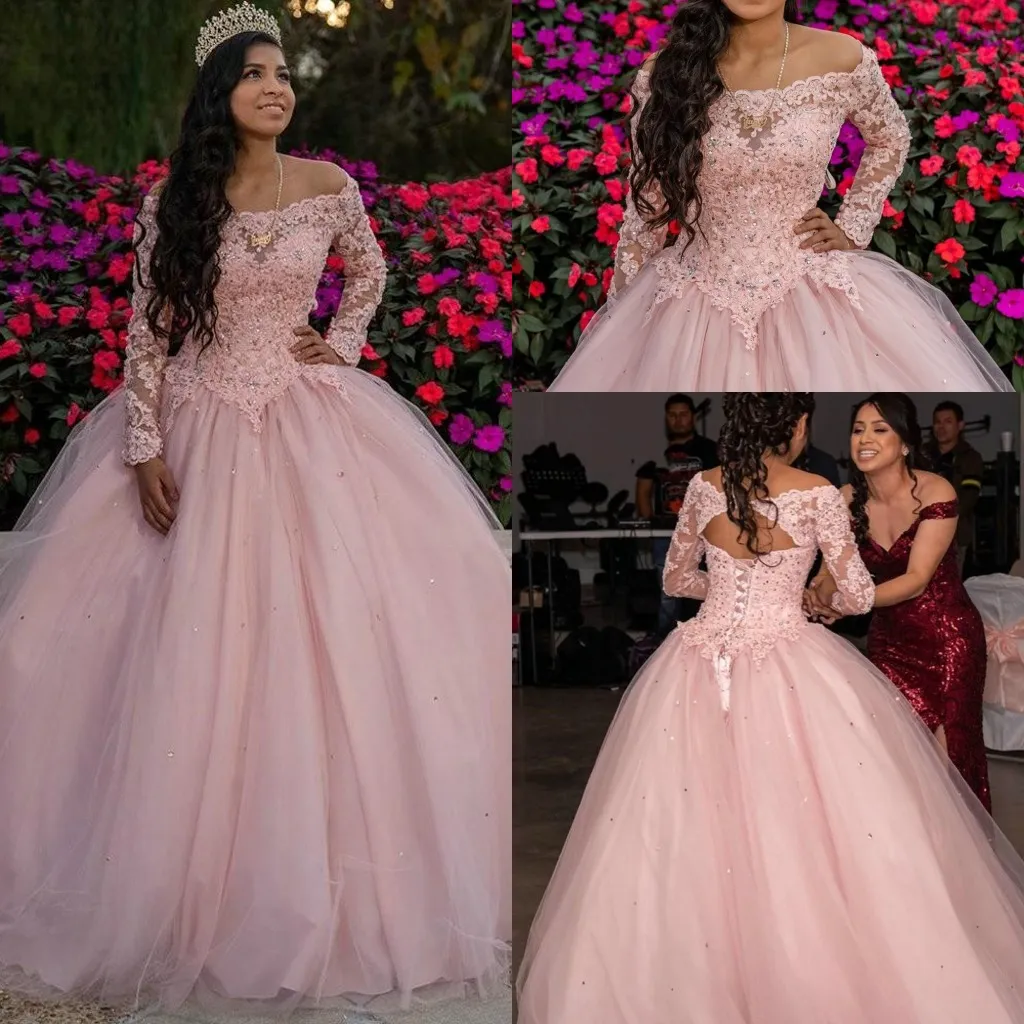 Classic Blush Pink Långärmade Quinceanera Klänningar Av Skulder Lace Beaded Sequins Korsett Tillbaka Prom Kappor Graduation Pageant Dress Al6780